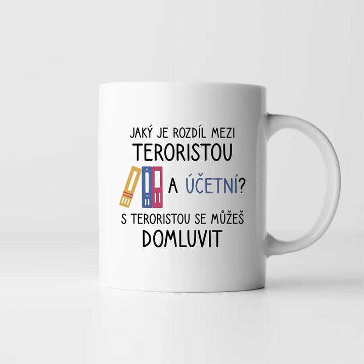 Jaký je rozdíl mezi teroristou a účetní? - hrnek s potiskem