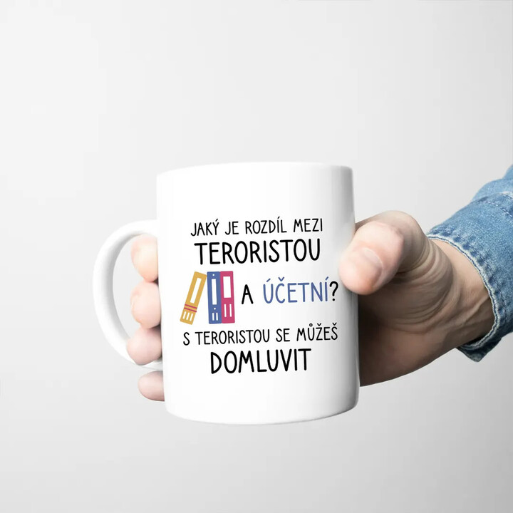Jaký je rozdíl mezi teroristou a účetní? - hrnek s potiskem