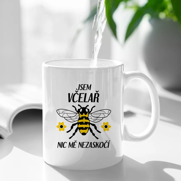Jsem včelař, nic mě nezaskočí - hrnek s potiskem