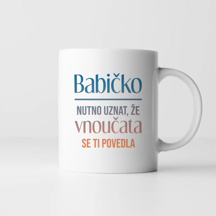 Babičko, nutno uznat, že vnoučata se ti povedla - hrnek s potiskem