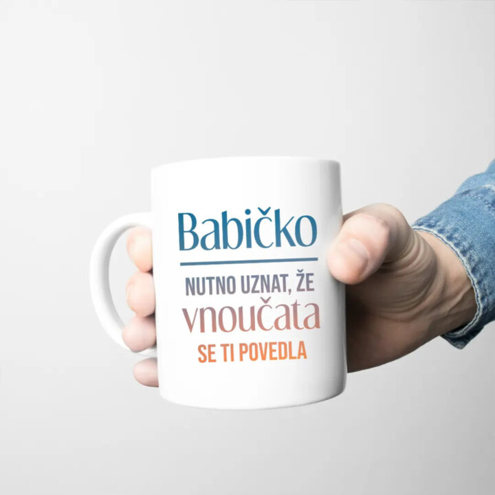 Babičko, nutno uznat, že vnoučata se ti povedla - hrnek s potiskem