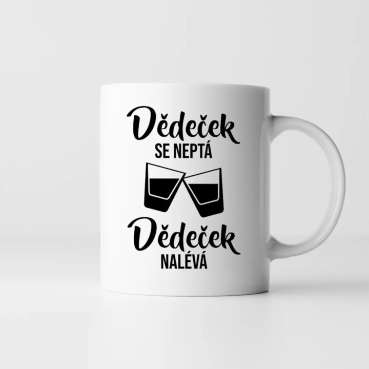 Dědeček se neptá, dědeček nalévá - hrnek s potiskem