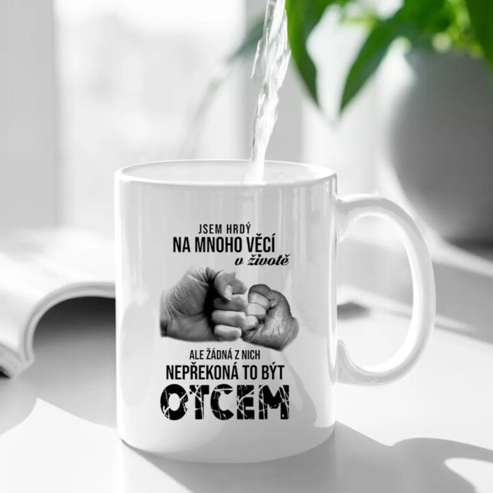 Jsem hrdý na mnoho věcí v životě - hrnek s potiskem