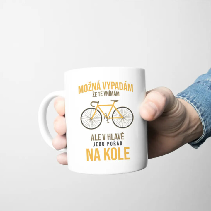 Možná vypadám, že tě vnímám, ale v hlavě jedu pořád na kole - hrnek s potiskem