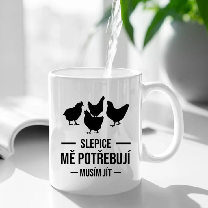 Slepice mě potřebují, musím jít - hrnek s potiskem