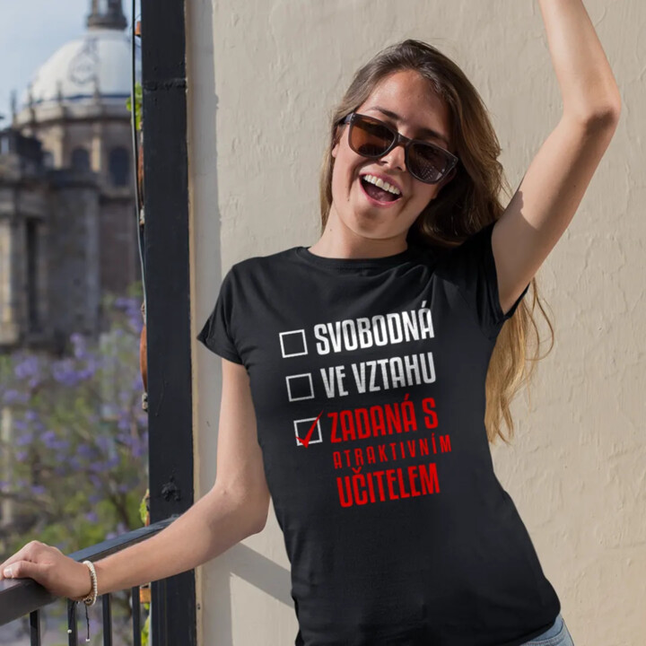Svobodná / Ve vztahu / Zadaná s atraktivním učitelem - dámské tričko s potiskem