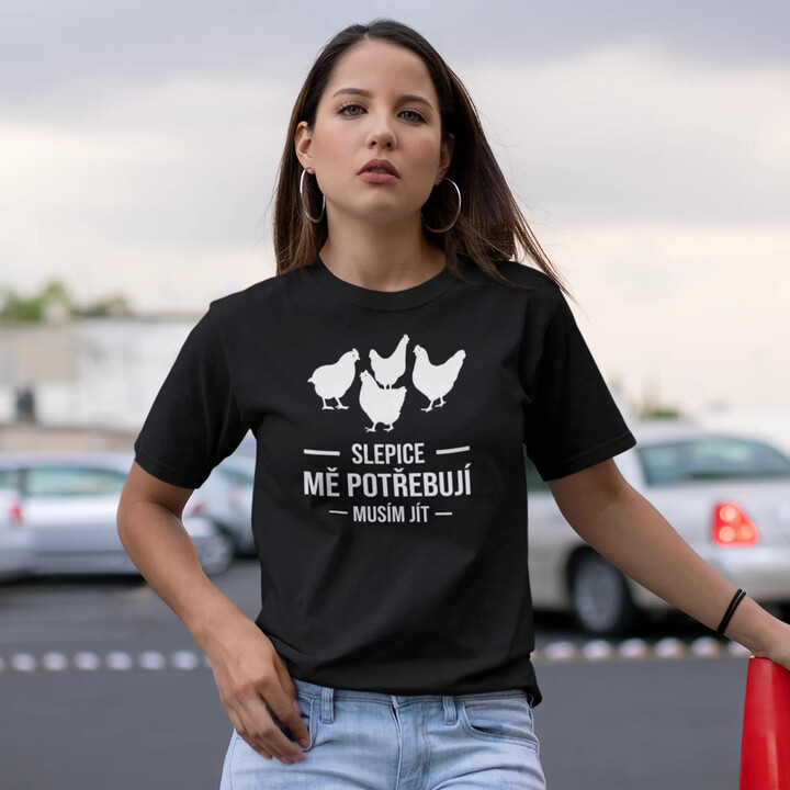 Slepice mě potřebují, musím jít - dámské tričko s potiskem