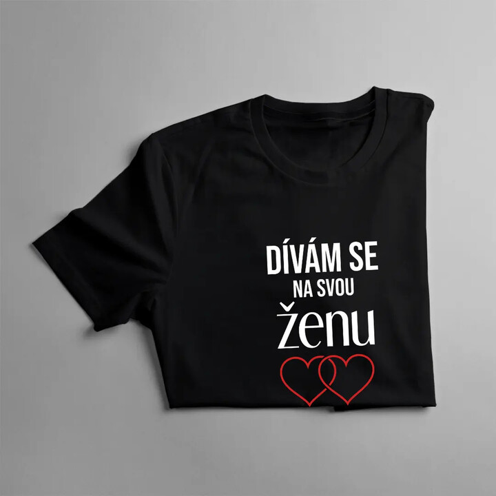 Dívám se na svou ženu a říkám si, jak je šťastná - pánské tričko s potiskem