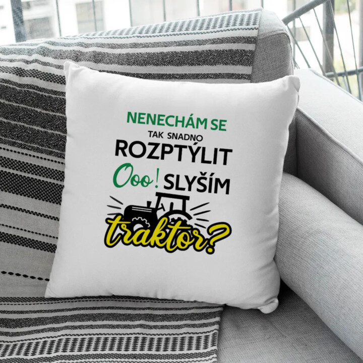 Nenechám se tak snadno rozptýlit. Ooo! Slyším traktor? - polštář s potiskem