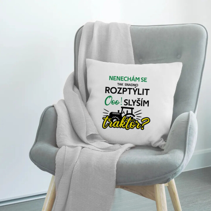 Nenechám se tak snadno rozptýlit. Ooo! Slyším traktor? - polštář s potiskem