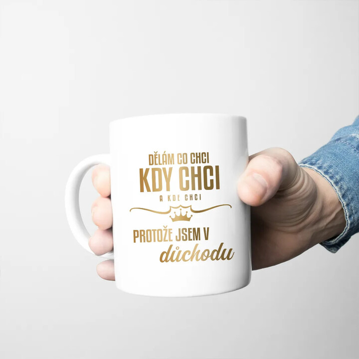 Dělám, co chci, kdy chci a kde chci, protože jsem v důchodu - hrnek s potiskem