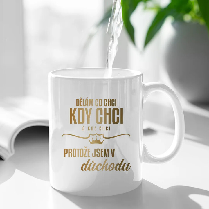 Dělám, co chci, kdy chci a kde chci, protože jsem v důchodu - hrnek s potiskem