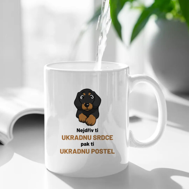 Nejdřív ti ukradnu srdce, pak ti ukradnu postel - hrnek s potiskem