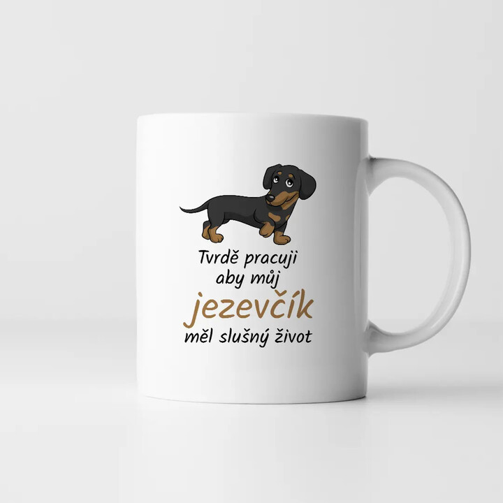 Tvrdě pracuji, aby můj jezevčík měl slušný život - hrnek s potiskem