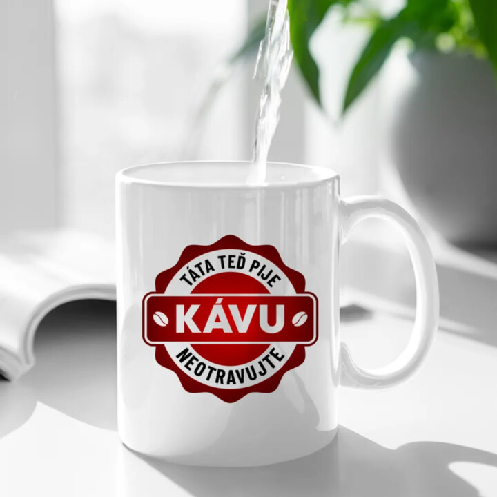 Táta teď pije kávu - neotravujte (verze 2) - hrnek s potiskem