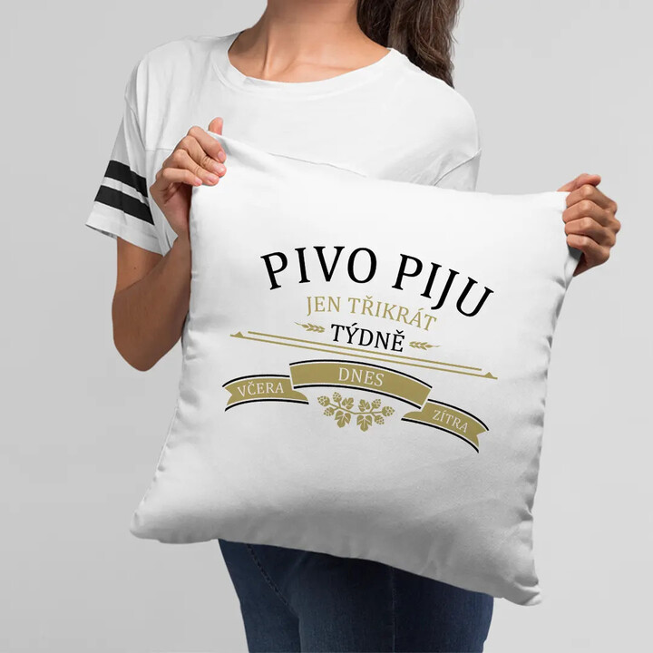 Pivo piju jen třikrát týdně - včera, dnes a zítra - polštář s potiskem
