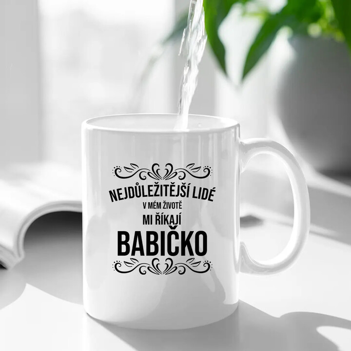 Nejdůležitější lidé v mém životě mi říkají babičko - hrnek s potiskem