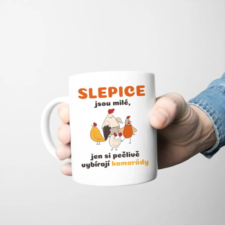 Slepice jsou milé, jen si pečlivě vybírají kamarády - hrnek s potiskem