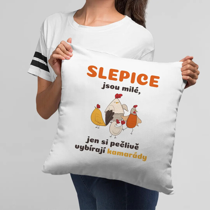 Slepice jsou milé, jen si pečlivě vybírají kamarády - polštář s potiskem