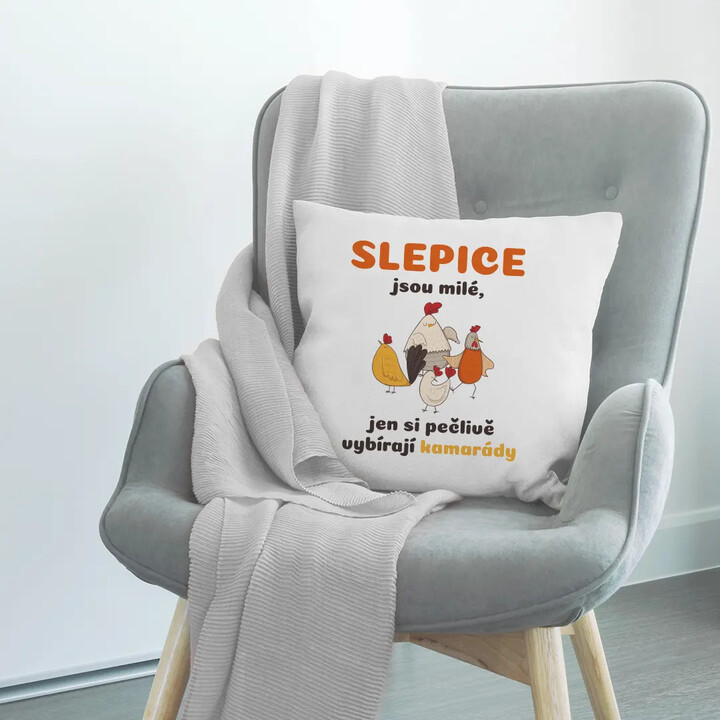 Slepice jsou milé, jen si pečlivě vybírají kamarády - polštář s potiskem