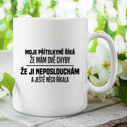 Moje přítelkyně říká, že mám dvě chyby: že ji neposlouchám a ještě něco říkala - hrnek s potiskem