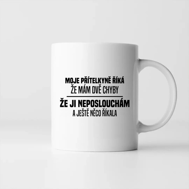 Moje přítelkyně říká, že mám dvě chyby: že ji neposlouchám a ještě něco říkala - hrnek s potiskem