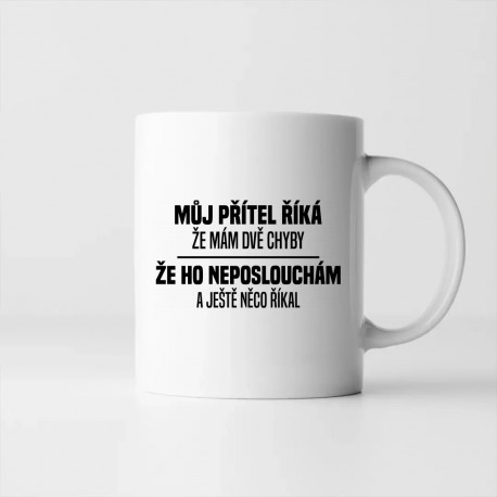 Můj přítel říká, že mám dvě chyby: že ho neposlouchám a ještě něco říkal - hrnek s potiskem