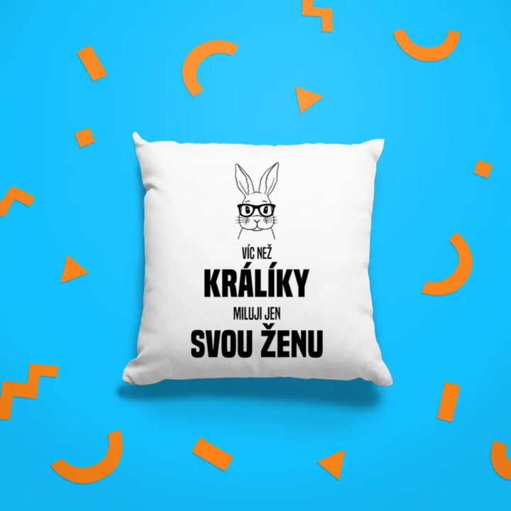 Víc než králíky miluji jen svou ženu - polštář s potiskem