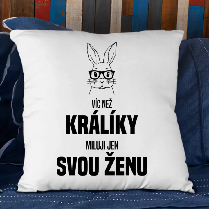 Víc než králíky miluji jen svou ženu - polštář s potiskem