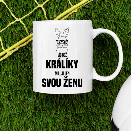 Víc než králíky miluji jen svou ženu - hrnek s potiskem