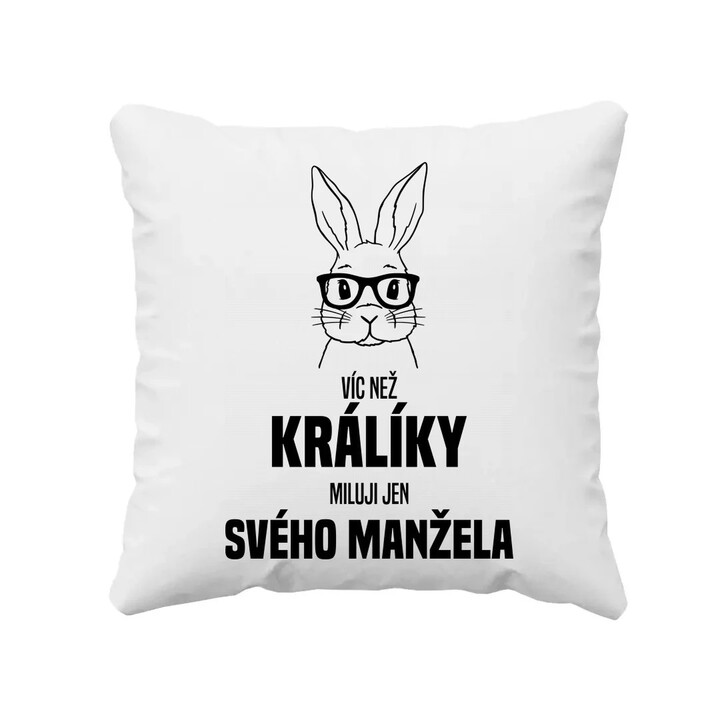 Víc než králíky miluji jen svého manžela  - polštář s potiskem