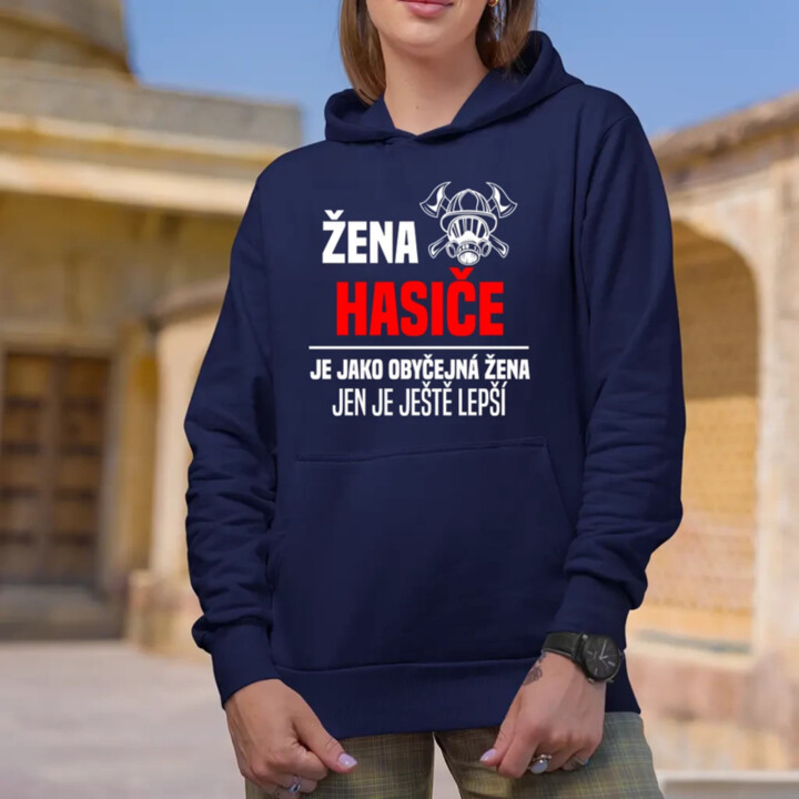žena hasiče je jako obyčejná žena, jen je ještě lepší - dámská mikina s potiskem