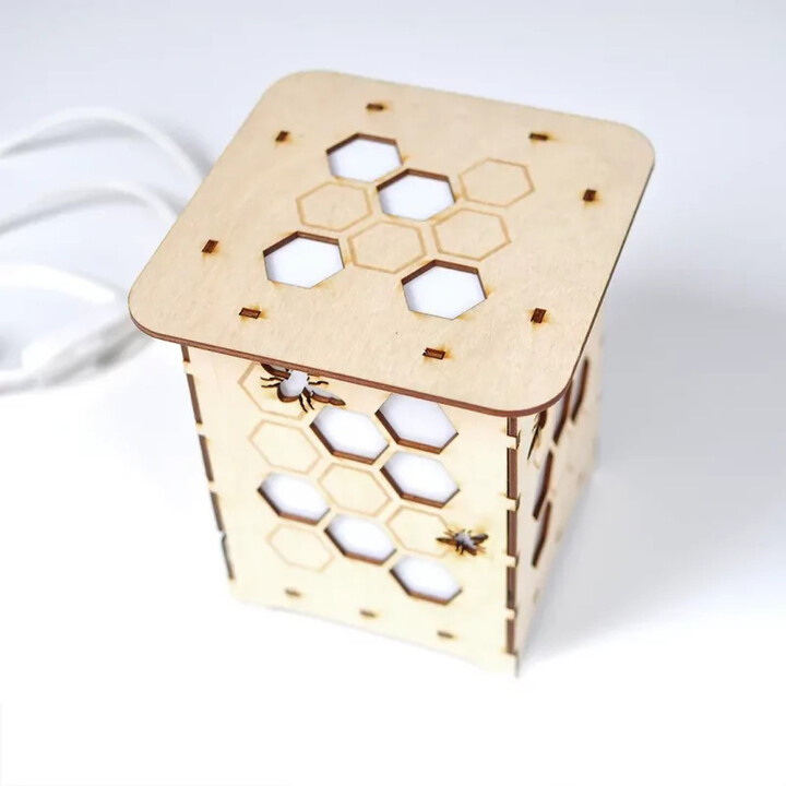 Včelí úl - dřevěná lampa jako dárek pro včelaře