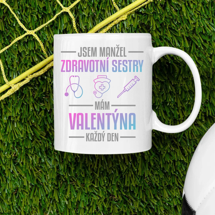 Jsem manžel zdravotní sestry, mám Valentýna každý den - hrnek s potiskem
