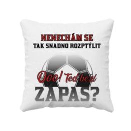 Nenechám se tak snadno rozptýlit. Ooo! Teď běží zápas - polštář s potiskem