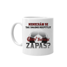 Nenechám se tak snadno rozptýlit. Ooo! Teď běží zápas - hrnek s potiskem