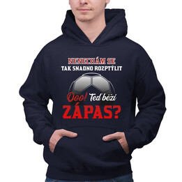 Nenechám se tak snadno rozptýlit. Ooo! Teď běží zápas - pánská mikina s potiskem