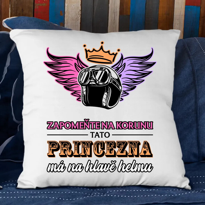 Zapomeňte na korunu - tato princezna má na hlavě helmu V2 - polštář s potiskem