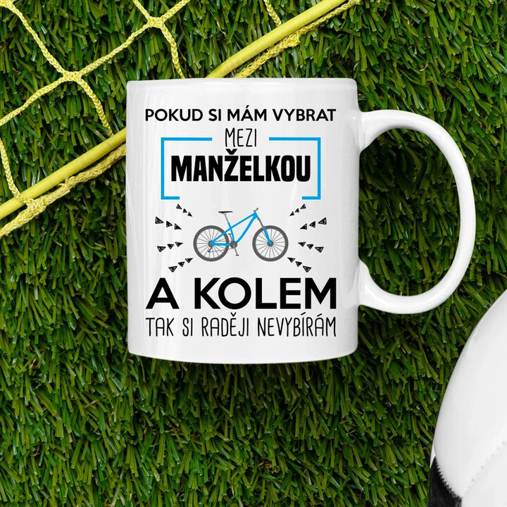 Pokud si mám vybrat mezi manželkou a kolem - hrnek s potiskem