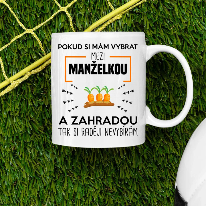 Pokud si mám vybrat mezi manželkou a zahradou - hrnek s potiskem