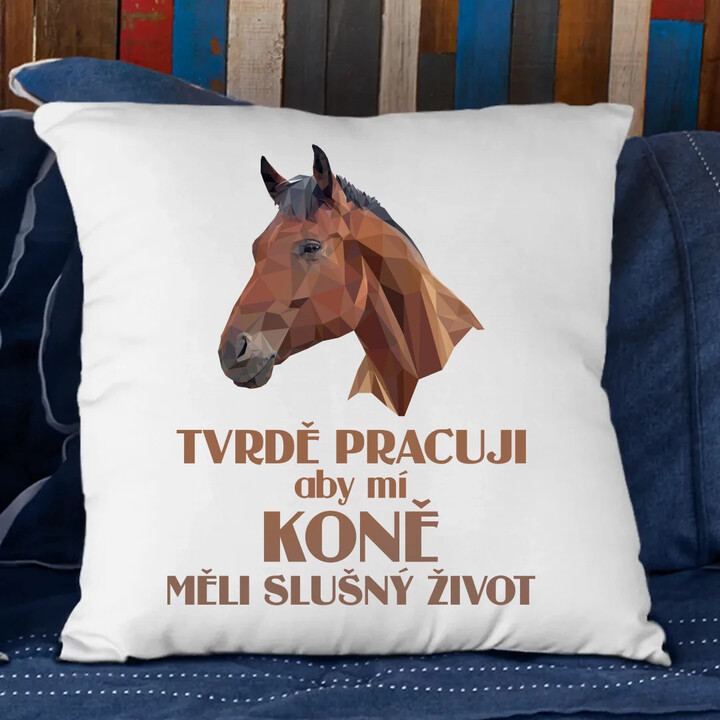 Tvrdě pracuji, aby mí koně měli slušný život - polštář s potiskem