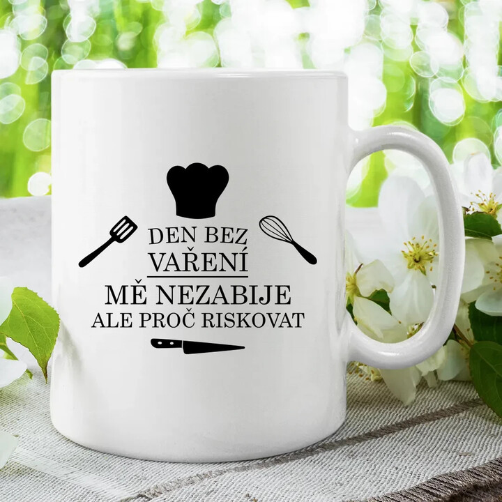 Den bez vaření mě nezabije, ale proč riskovat - hrnek s potiskem