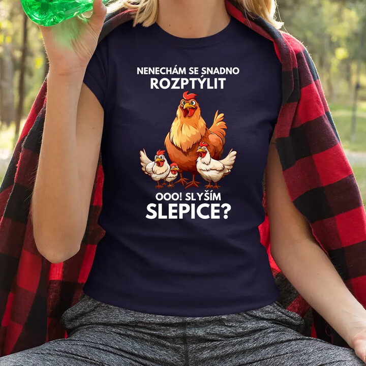 Nenechám se snadno rozptýlit Ooo! Slyším slepice?   - dámské tričko s potiskem