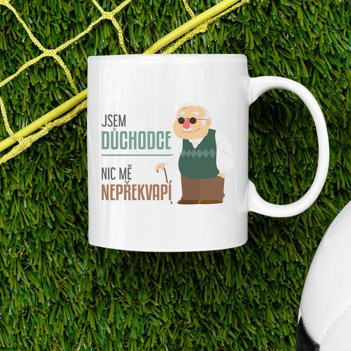 Jsem důchodce, nic mě nepřekvapí - hrnek s potiskem