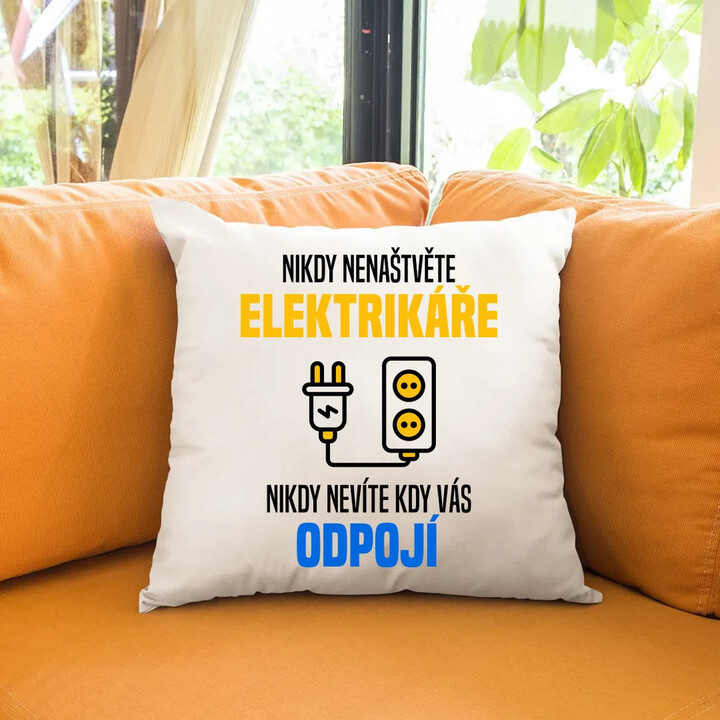 Nikdy nenaštvěte elektrikáře - nikdy nevíte, kdy vás odpojí  - polštář s potiskem