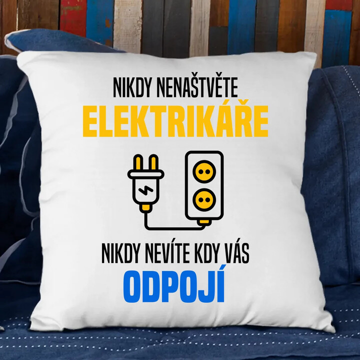 Nikdy nenaštvěte elektrikáře - nikdy nevíte, kdy vás odpojí  - polštář s potiskem