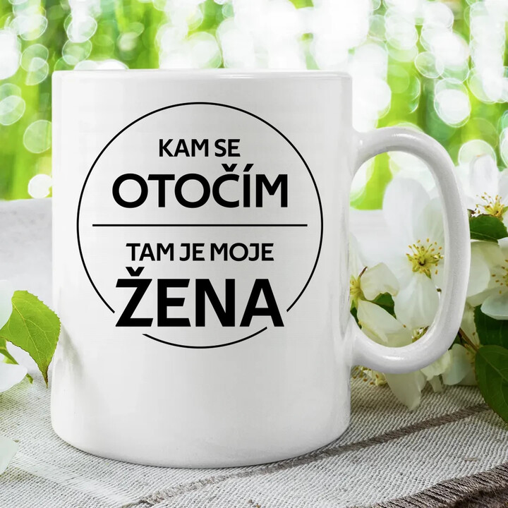 Kam se otočím, tam je moje žena - hrnek s potiskem