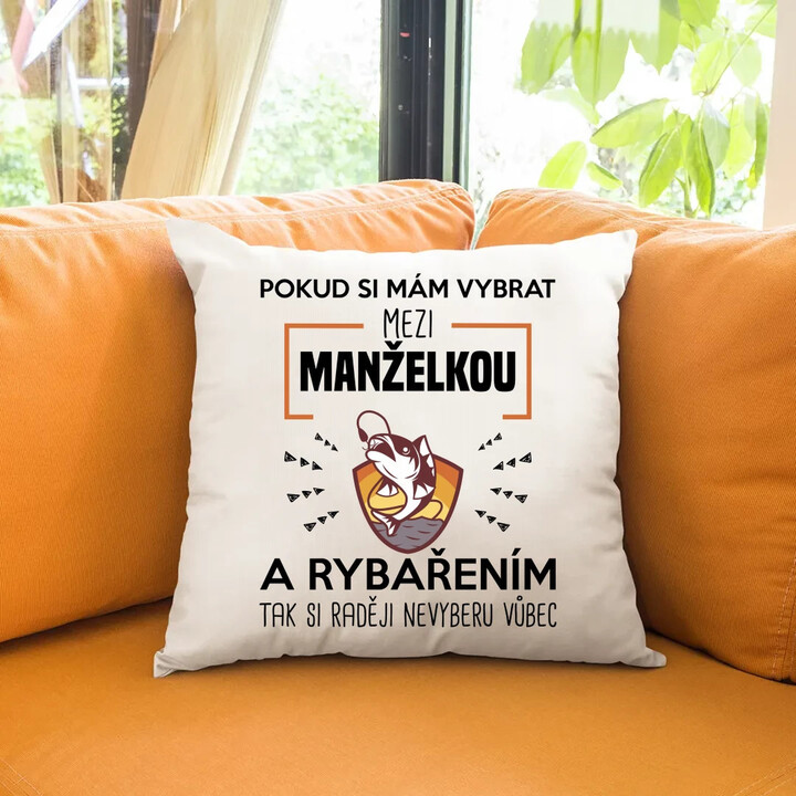 Pokud si mám vybrat mezi manželkou a rybařením, tak si raději nevyberu vůbec - polštář s potiskem