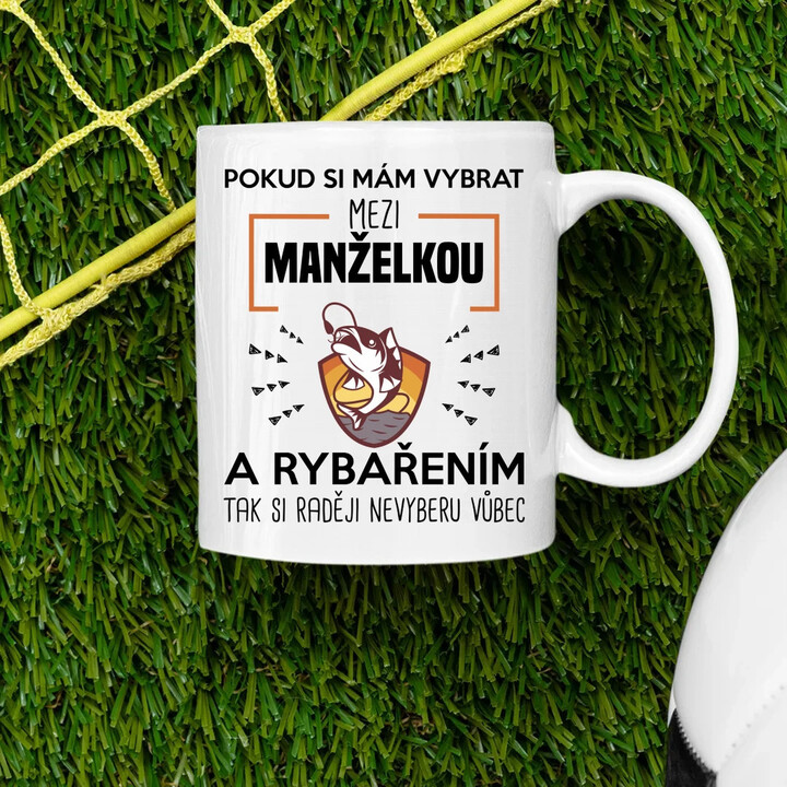 Pokud si mám vybrat mezi manželkou a rybařením, tak si raději nevyberu vůbec - hrnek s potiskem