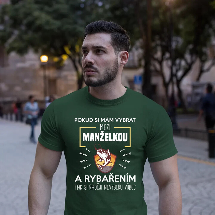 Pokud si mám vybrat mezi manželkou a rybařením, tak si raději nevyberu vůbec - pánské tričko s potiskem